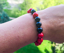 Load image into Gallery viewer, Red Agate and Onyx Gemstone Bracelet 